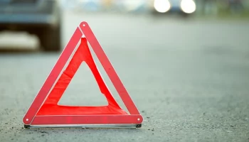 Грузовик опрокинулся после ДТП в районе развязки с Волоколамским шоссе