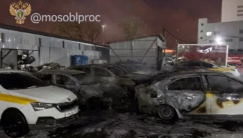 13 автомобилей сгорели на парковке в Подмосковье