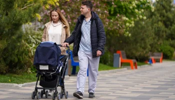 Около 7,3 млн работающих родителей получат семейную выплату в 2026 году