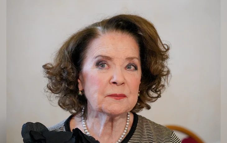 Владимир Путин поздравил народную артистку РФ Ларису Голубкину с юбилеем Владимир Путин поздравил народную артистку РФ Ларису Голубкину с юбилеем