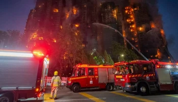 SCMP: число погибших при пожаре в гонконгском ЖК выросло до 12 человек