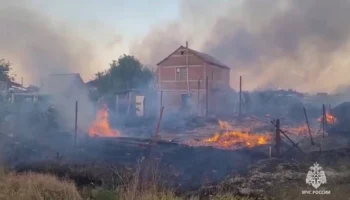 Огонь повредил 13 жилых домов в Ростовской области