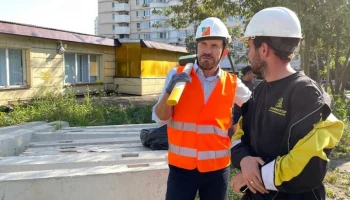 Депутат Александр Семенников принял участие в сносе самого знаменитого долгостроя ЮЗАО