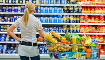 Экономист Тимофеев: продукты и техника подешевеют в России с 1 июня