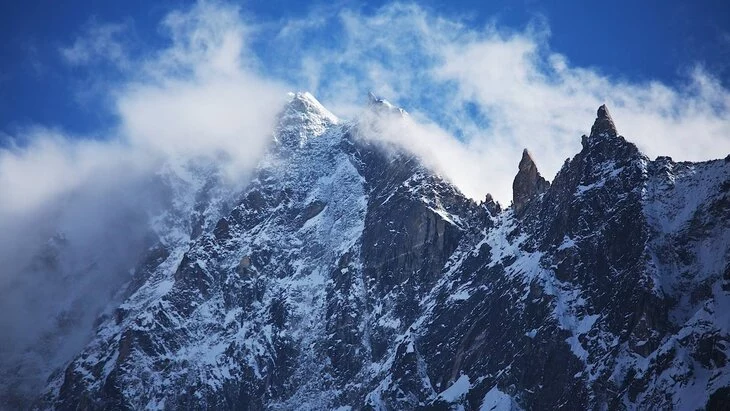 Причиной гибели российских альпинистов в Непале могло стать нарушение правил страховки Причиной гибели российских альпинистов в Непале могло стать нарушение правил страховки