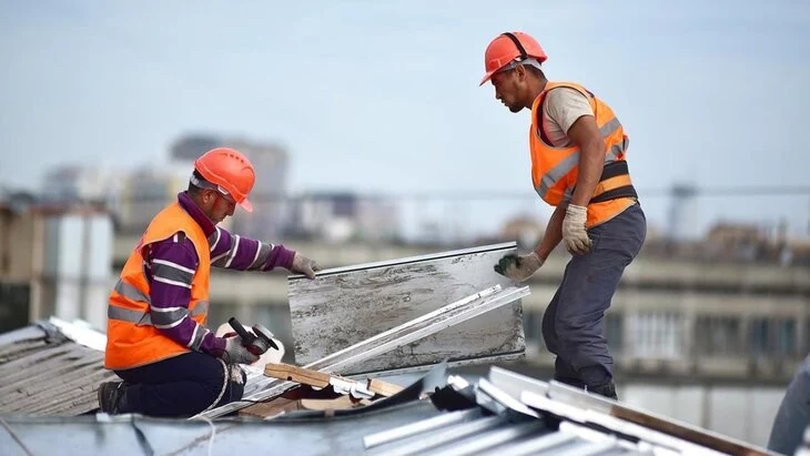 Специалисты отремонтируют 100 жилых домов в Москве Специалисты отремонтируют 100 жилых домов в Москве