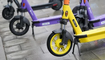 Мальчик из Петербурга умер в больнице из-за травм, полученных на самокате