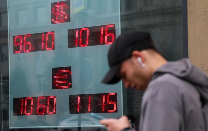 Ползучее снижение: что будет с курсом рубля в ближайшие месяцы Ползучее снижение: что будет с курсом рубля в ближайшие месяцы