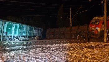 Пять поездов задерживаются в Приангарье из-за схода с рельсов вагонов с углем