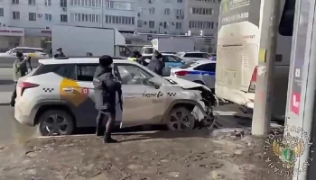 Дело возбуждено против въехавшего в остановку в Казани водителя