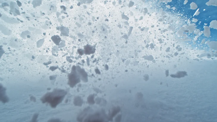 Снежная лавина накрыла женщину с ребенком в горах Дагестана Снежная лавина накрыла женщину с ребенком в горах Дагестана