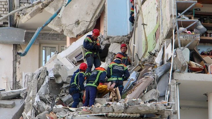 Завалы на месте взрыва газа в доме Саратова разобраны на 60–70% Завалы на месте взрыва газа в доме Саратова разобраны на 60–70%