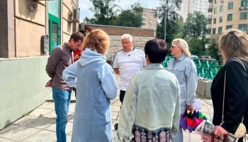 Авимская обсудила с жильцами вопрос сноса недостроенного здания ФОК в Прибрежном проезде