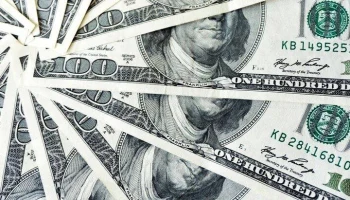 Внебиржевой курс доллара опустился ниже 83 рублей