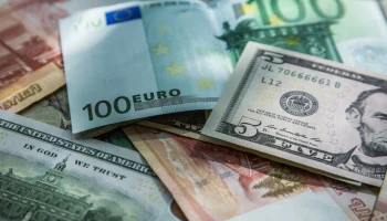 Экономист Сафонов назвал условие, при котором доллар будет стоить 100 рублей