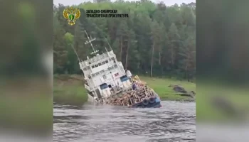 Прокуратура начала проверку после подтопления судна в Красноярском крае