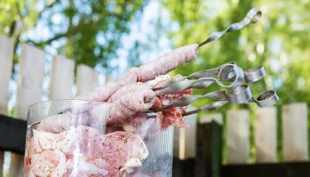 &laquo;Доверяйте инстинктам&raquo;: шеф-повар Мосин рассказал, как выбрать мясо для шашлыка