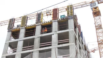 Строительство бизнес-центра началось на месте недостроя около метро "Дмитровская"