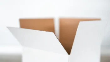 Mash: Около 100 человек вывели из здания в центре Москвы из-за &laquo;пищащей&raquo; коробки