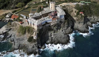 Землетрясение на севере Греции привело к повреждению здания монастырей Афона