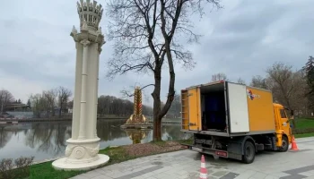 Фонтан "Золотой колос" на ВДНХ промыли после зимы