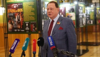 Марк Варшавер представил труппе "Ленкома" нового худрука и директора