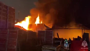 Пожар на складе на северо-востоке Москвы локализован на 250 "квадратах"