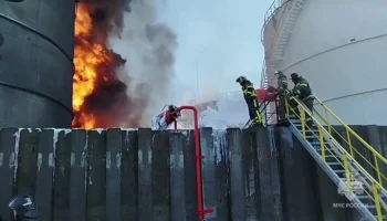 Голубев: риск распространения пожара в Азове на другие объекты отсутствует