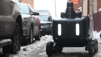 Собянин не исключил замены в Москве курьеров на велосипедах роботами