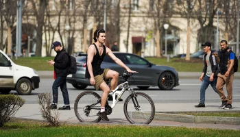 Синоптик Ильин пообещал теплую погоду в Москве на выходных