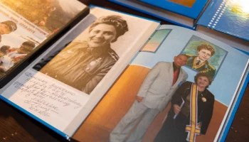 Десятки книг передали в библиотеку Музея Победы