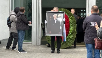 Телеведущего Юрия Николаева проводили в последний путь под громкие аплодисменты