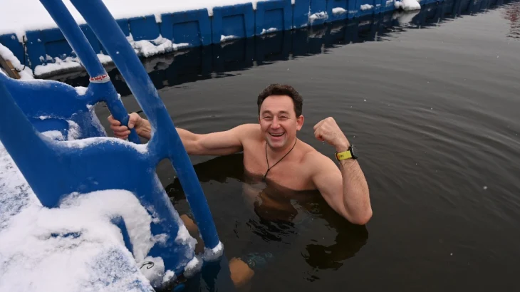 Моржи рекомендуют не геройствовать в проруби Моржи рекомендуют не геройствовать в проруби