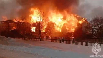 Два человека погибли при пожаре в доме в Кировской области