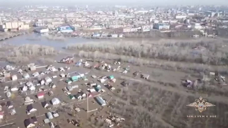 Уровень воды в реке Урал у Оренбурга достиг 1 162 см Уровень воды в реке Урал у Оренбурга достиг 1 162 см