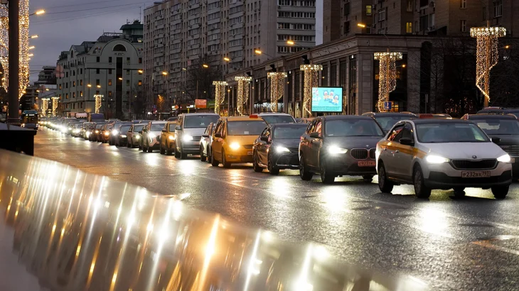 Столичных водителей призвали отложить поездки на автомобиле вечером 2 декабря Столичных водителей призвали отложить поездки на автомобиле вечером 2 декабря
