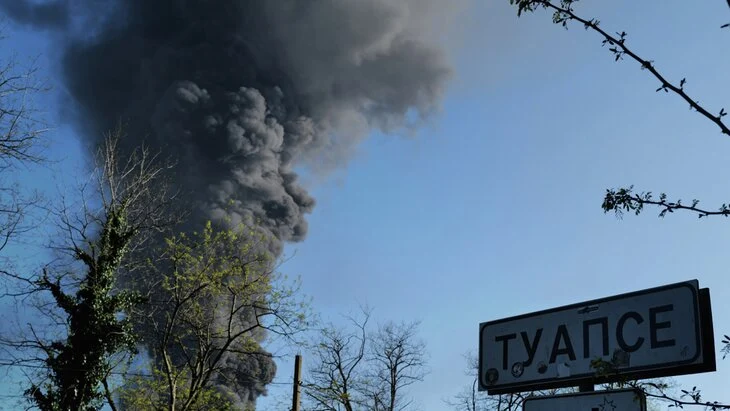 Концентрация бензола превышена в воздухе на месте горящего НПЗ в Туапсе Концентрация бензола превышена в воздухе на месте горящего НПЗ в Туапсе