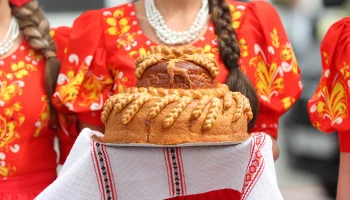 Пекарня &laquo;Машенька&raquo; выпекает каравай для отправки в Белоруссию