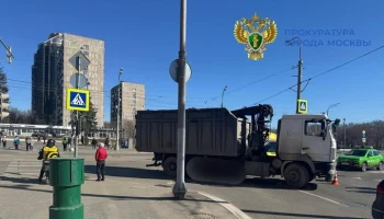 Грузовик насмерть сбил ребенка на Михалковской улице в Москве