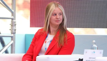 Спортсменка из России Чикунова взяла серебро ЧМ на дистанции 200 метров брассом