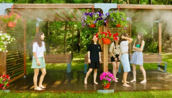 Специальные арки и зоны для охлаждения появились в московских парках