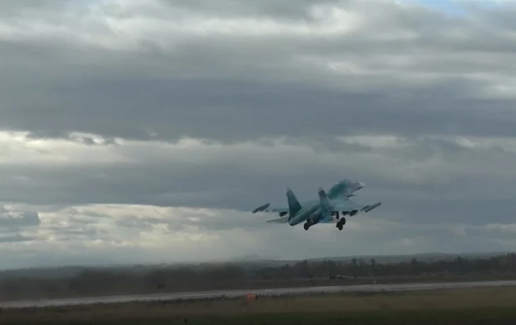 Российский Су-34 ударил по скоплению ВСУ под Курском (видео)