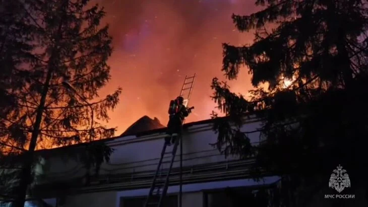 Пожар в Тушине локализован на площади 2 тыс "квадратов"