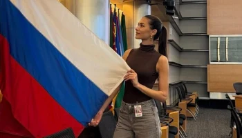 Жена Овечкина опубликовала фото с российским флагом в центре Вашингтона