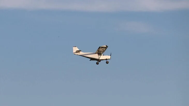 Самолет упал при взлете из аэропорта под Лондоном