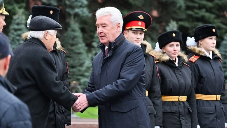 Собянин поздравил москвичей с 84-й годовщиной военного парада на Красной площади