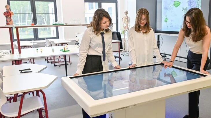 Собянин: в День знаний 34 новых школы и детских сада примут учеников