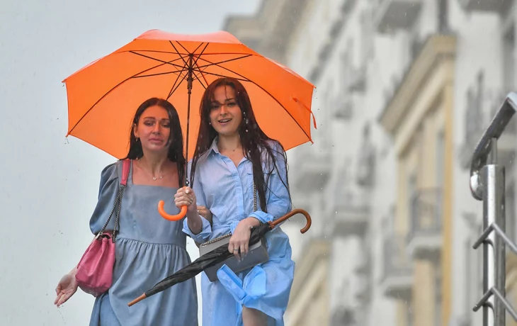 Синоптики предупредили о дождливой погоде с грозой в Москве 4 августа