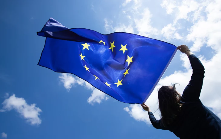 ЕС утвердил использование доходов от замороженных активов РФ для помощи Украине