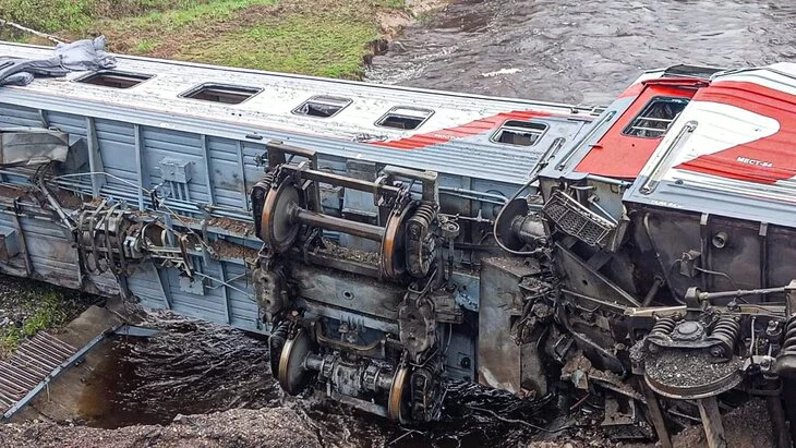 Тело третьего погибшего найдено на месте схода поезда в Коми